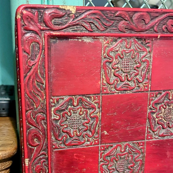 Studio Anne Carlton Isle Of Lewis Chess Set with Board - Picture 11 of 12